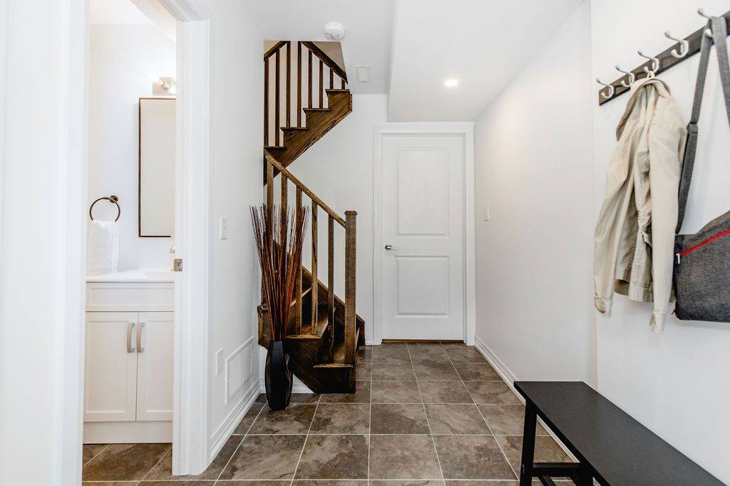 Barrie, ON L9J 0J4,20 Andean LN