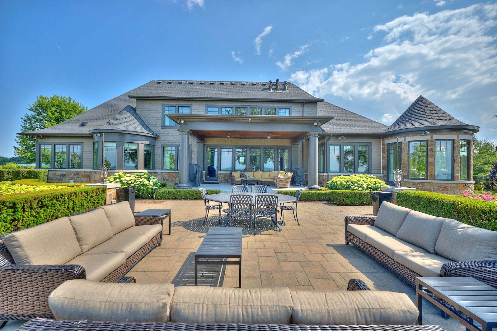 Niagara-on-the-lake, ON L0S 1J0,1234 Lakeshore RD