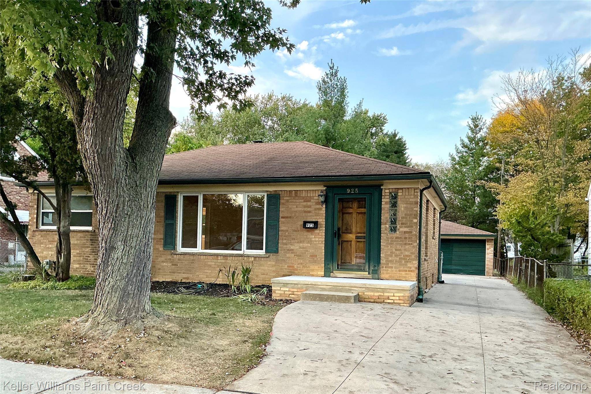 Clawson, MI 48017,925 E Fourteen Mile RD