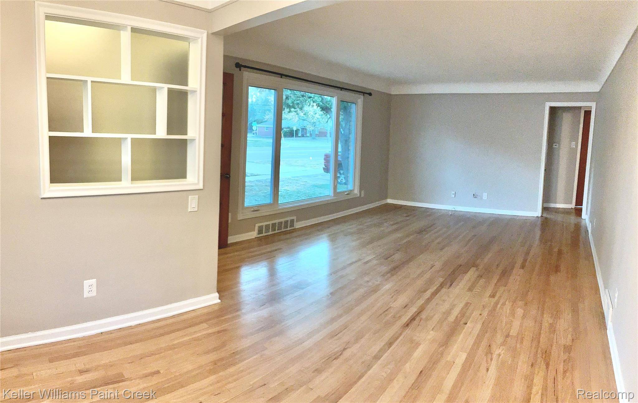 Clawson, MI 48017,925 E Fourteen Mile RD