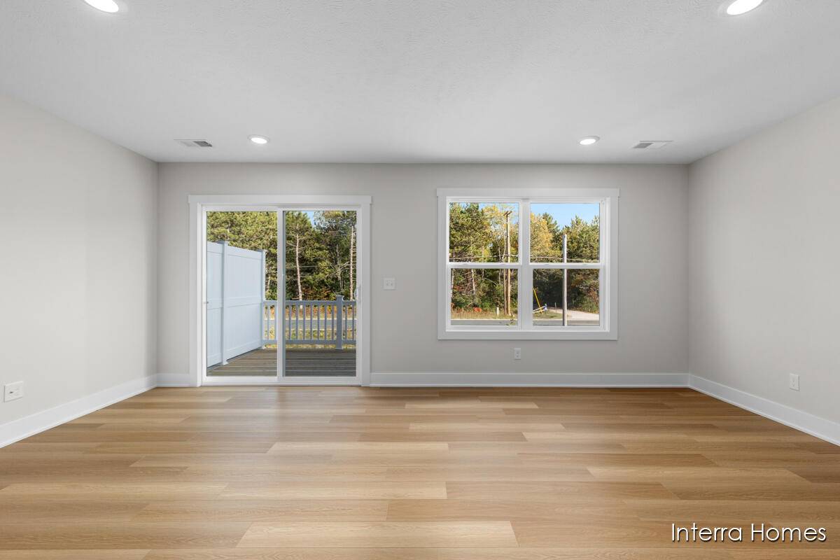 Spring Lake, MI 49456,6122 Burgess DR #9