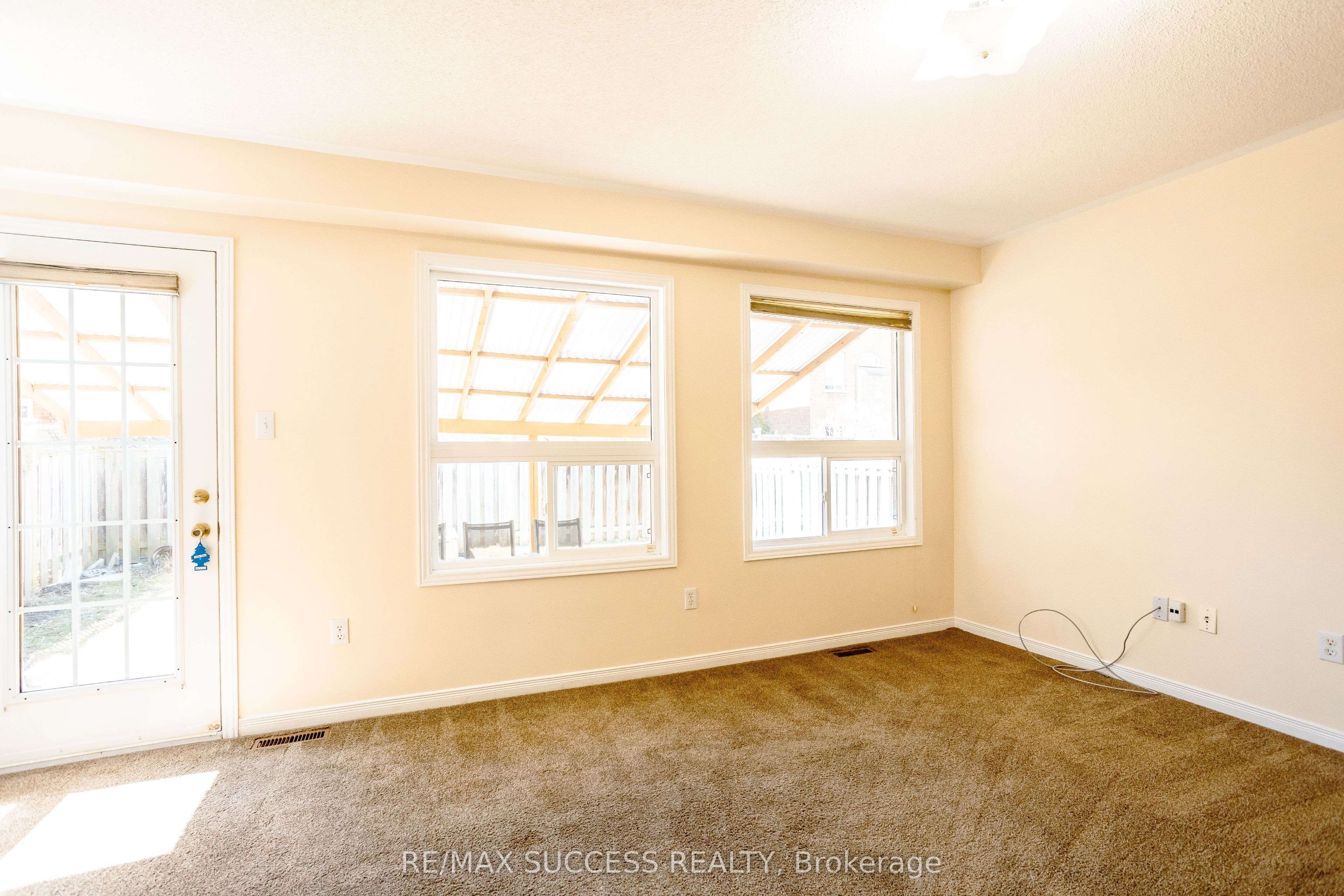 Newmarket, ON L3X 2R3,384 Flagstone WAY W