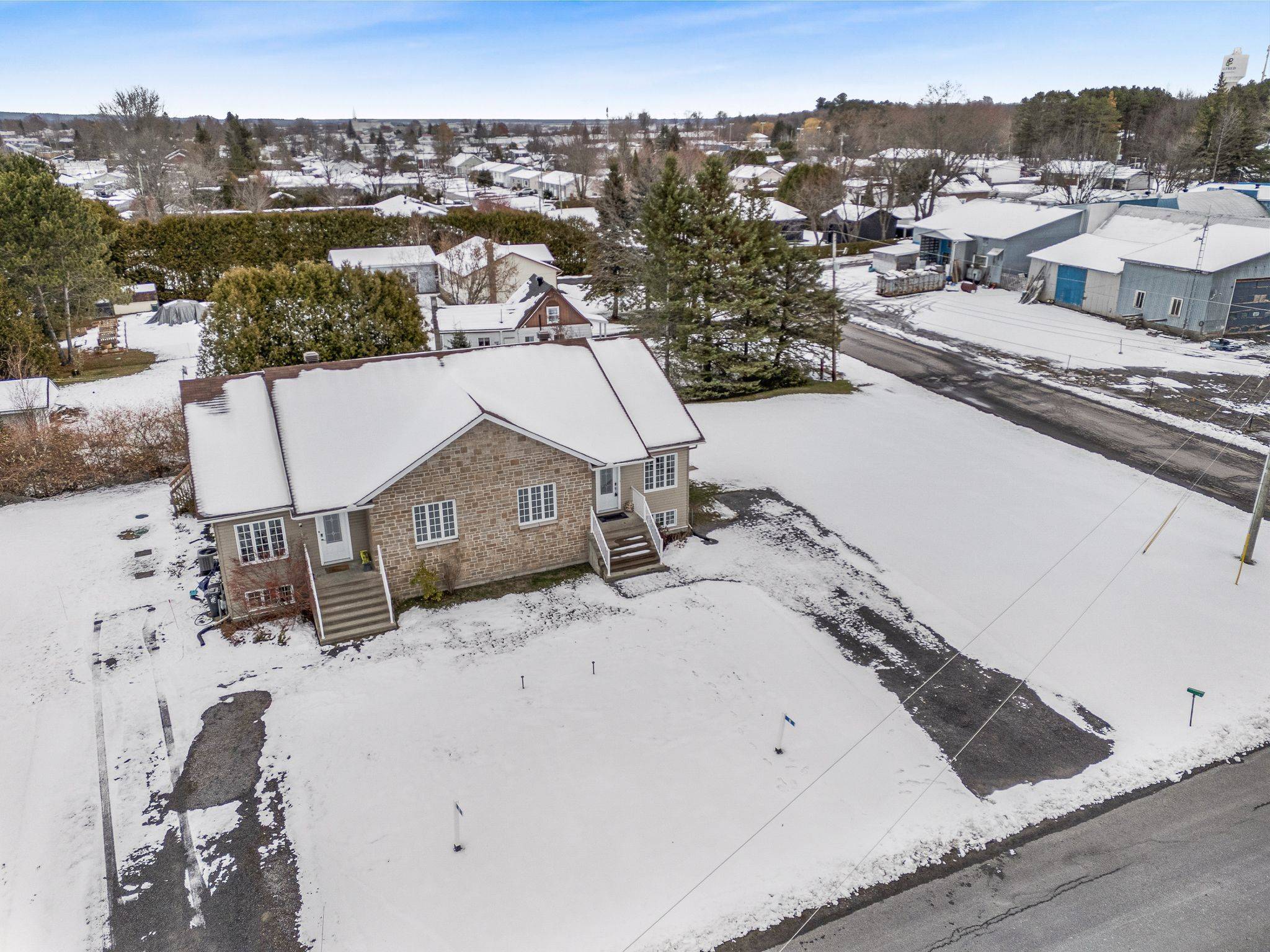 Alfred And Plantagenet, ON K0B 1A0,6 Telegraph CRES