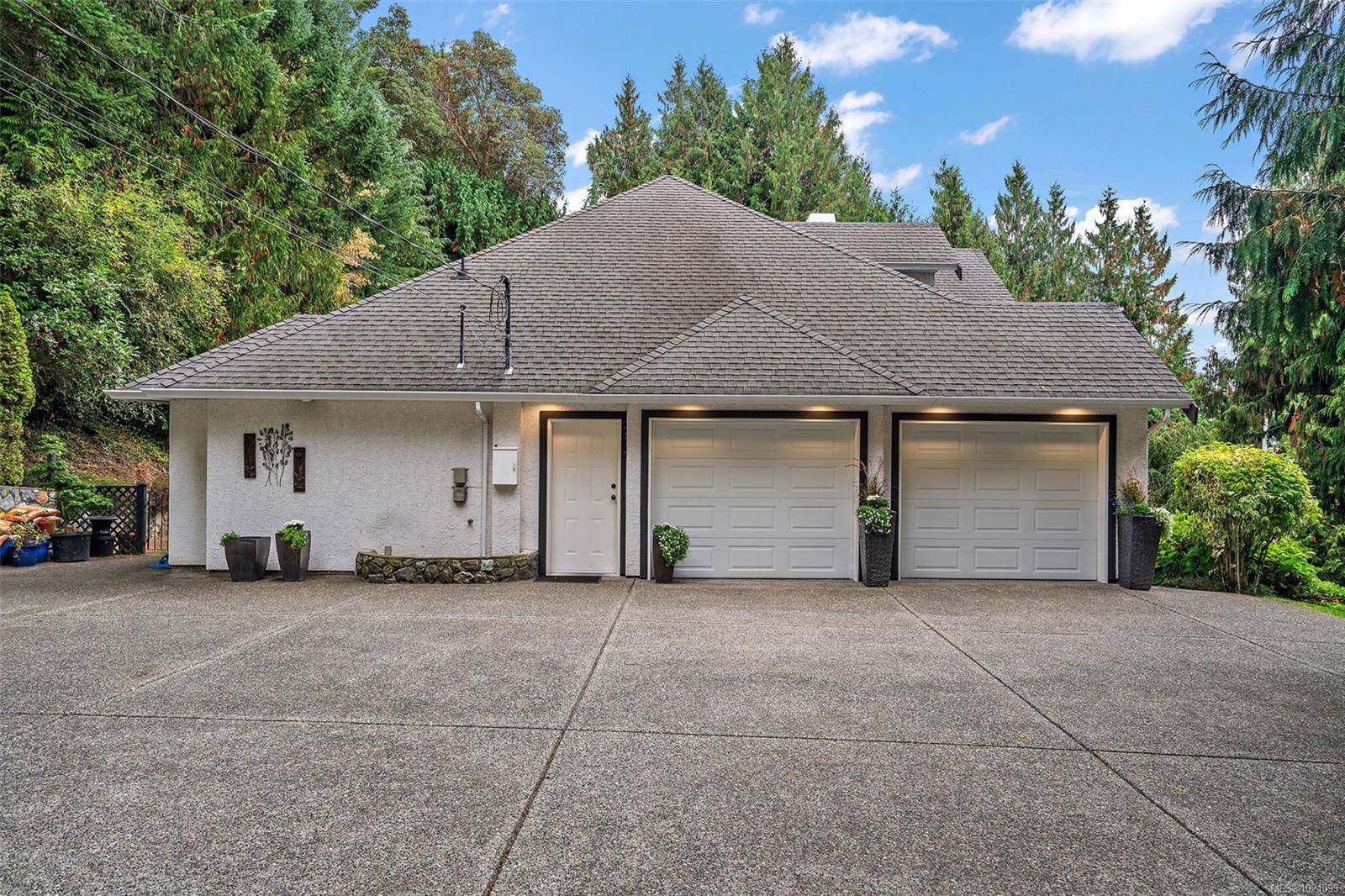 North Saanich, BC V8L 5R8,11327 Nitinat Rd