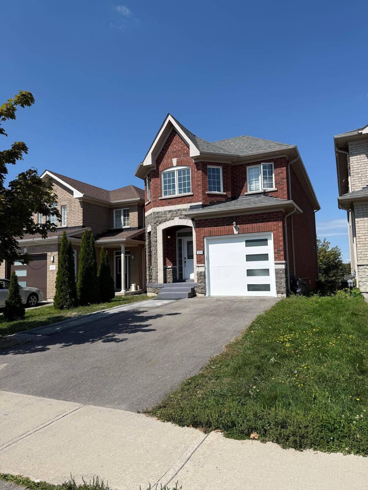 Newmarket, ON L3X 2N2,328 Rita's AVE #Basement