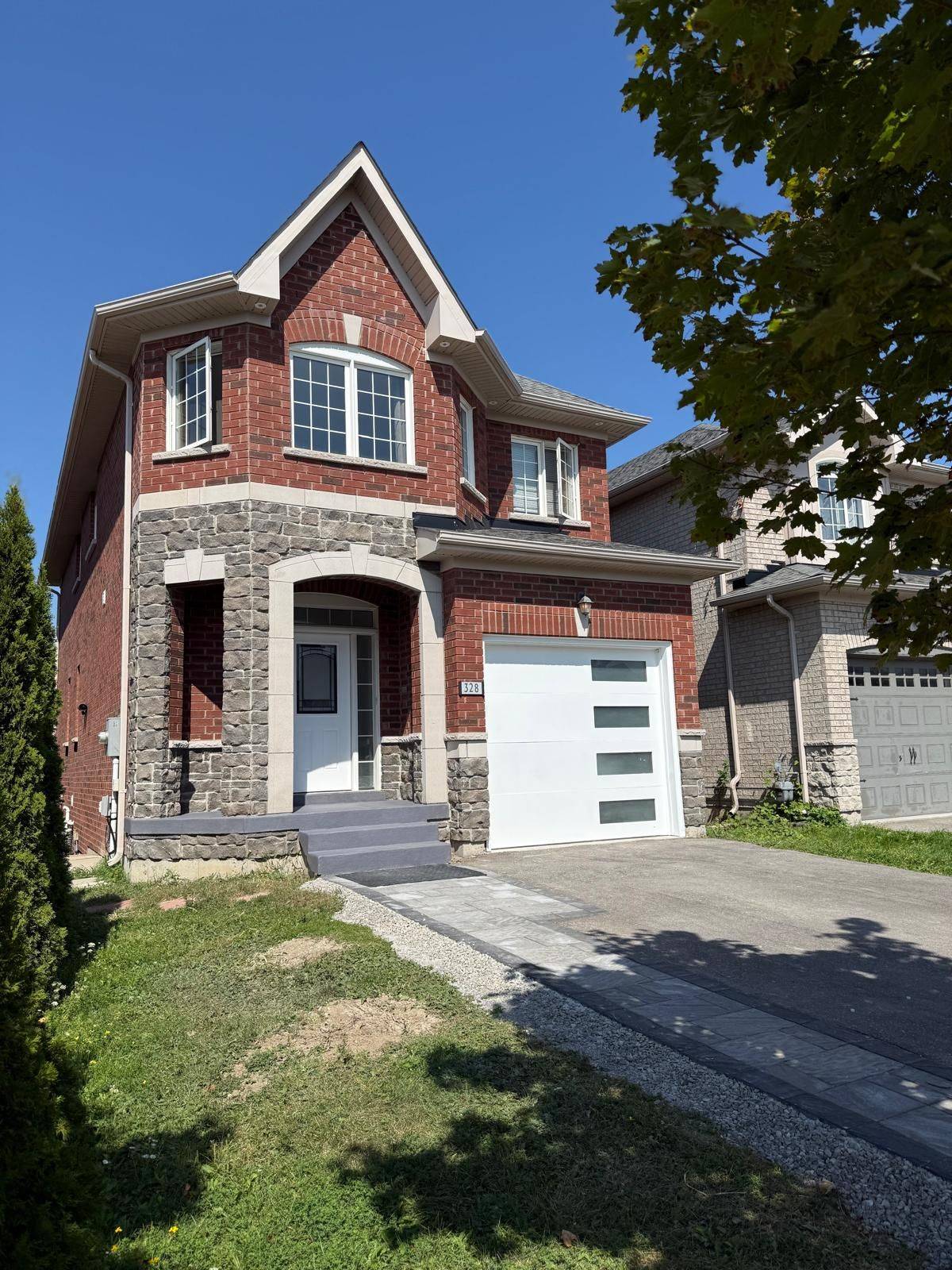 Newmarket, ON L3X 2N2,328 Rita's AVE #Basement