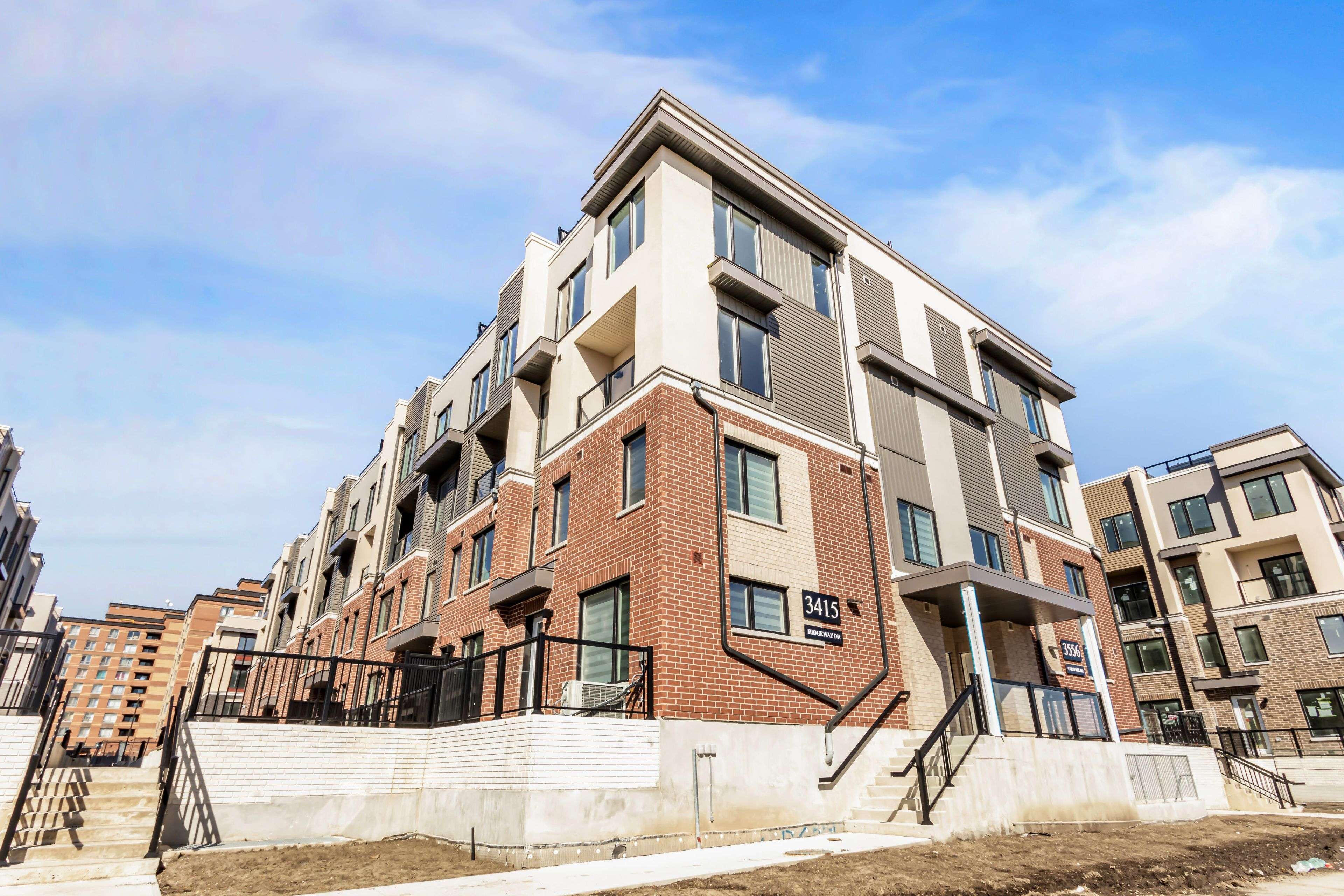 Mississauga, ON L5L 0B9,3415 Ridgeway DR #16