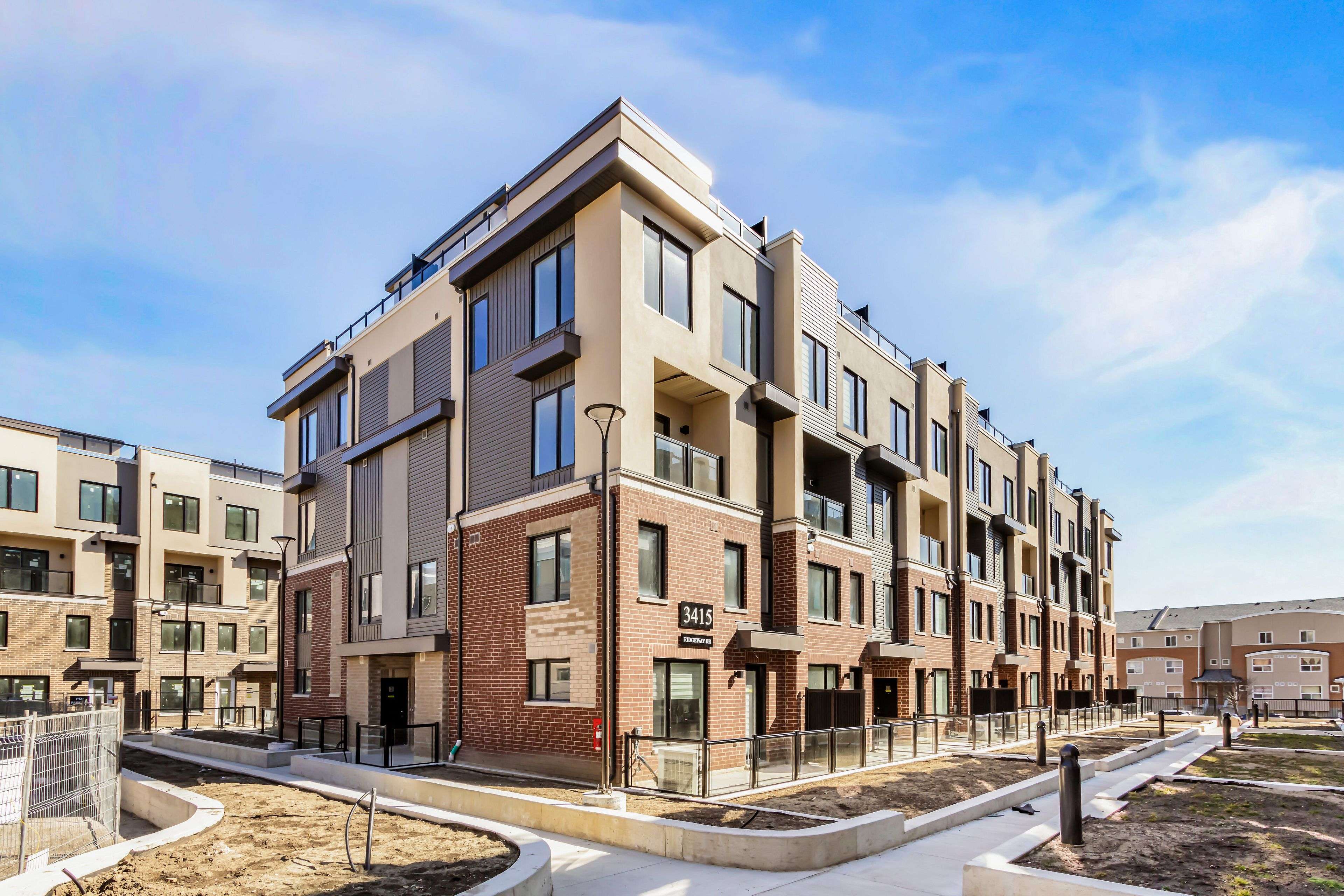 Mississauga, ON L5L 0B9,3415 Ridgeway DR #16