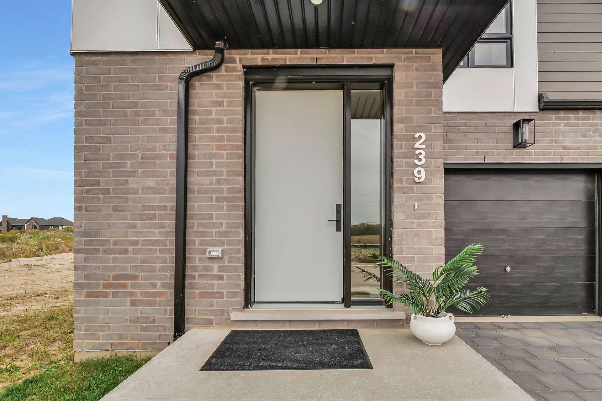 Middlesex Centre, ON N0L 1R0,175 Doan DR #239