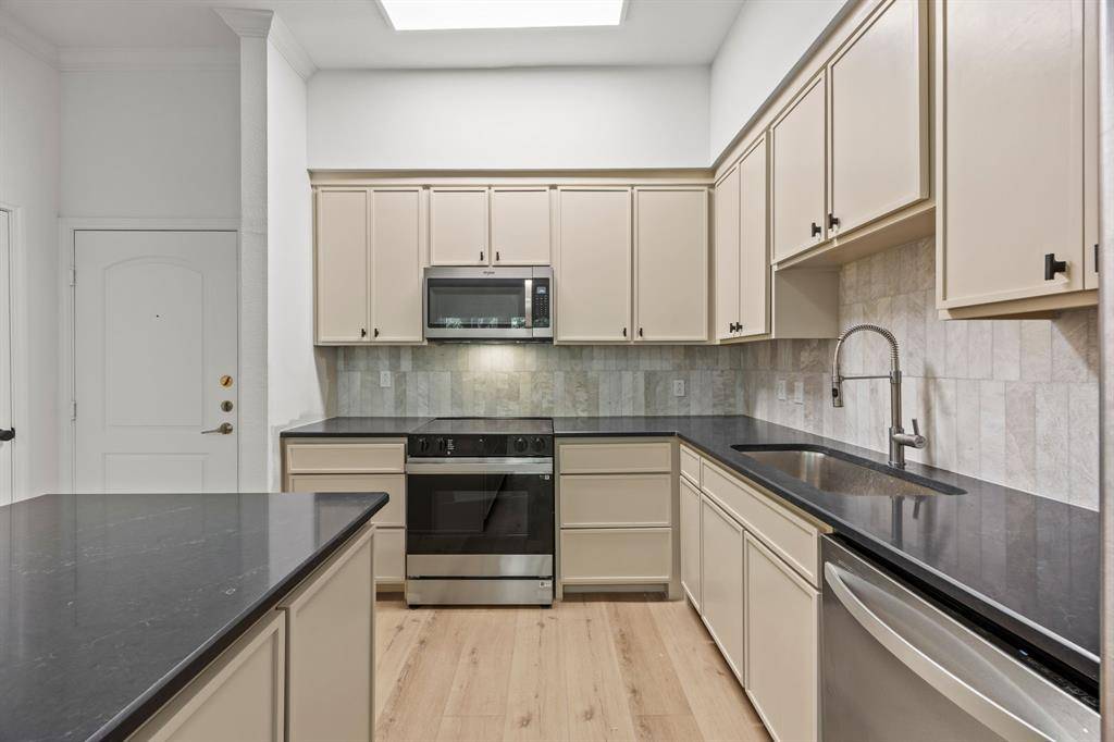 Dallas, TX 75219,3225 Turtle Creek Boulevard #122