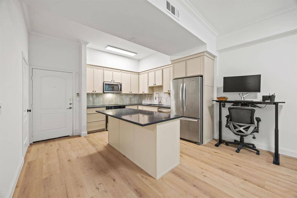 Dallas, TX 75219,3225 Turtle Creek Boulevard #122