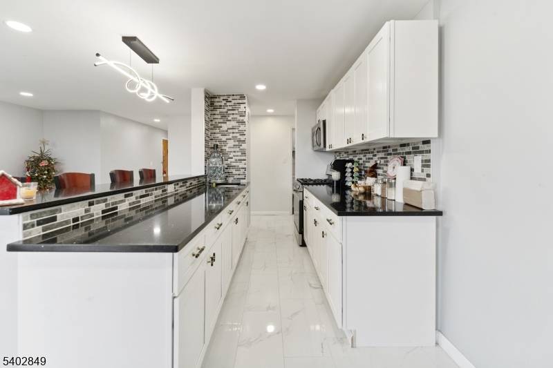 Elizabeth City, NJ 07208,704-712 N Broad St #5F