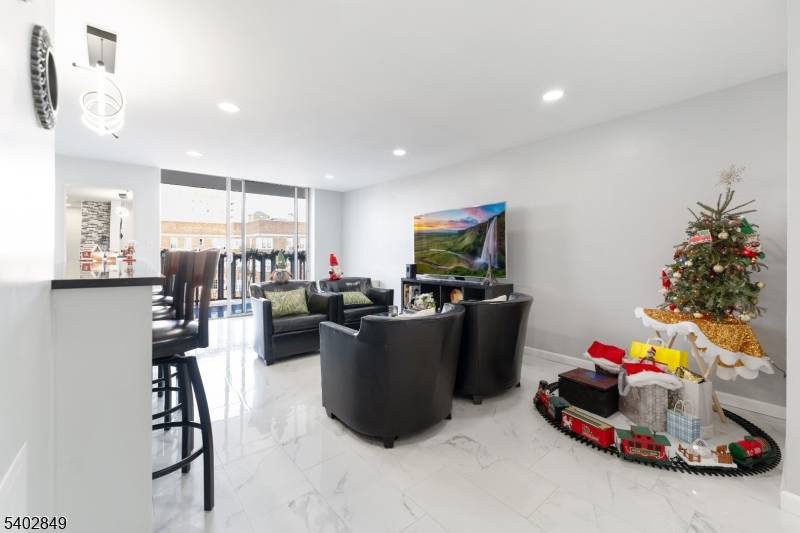 Elizabeth City, NJ 07208,704-712 N Broad St #5F