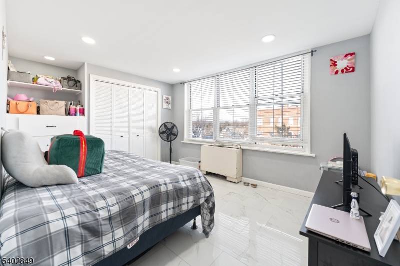 Elizabeth City, NJ 07208,704-712 N Broad St #5F