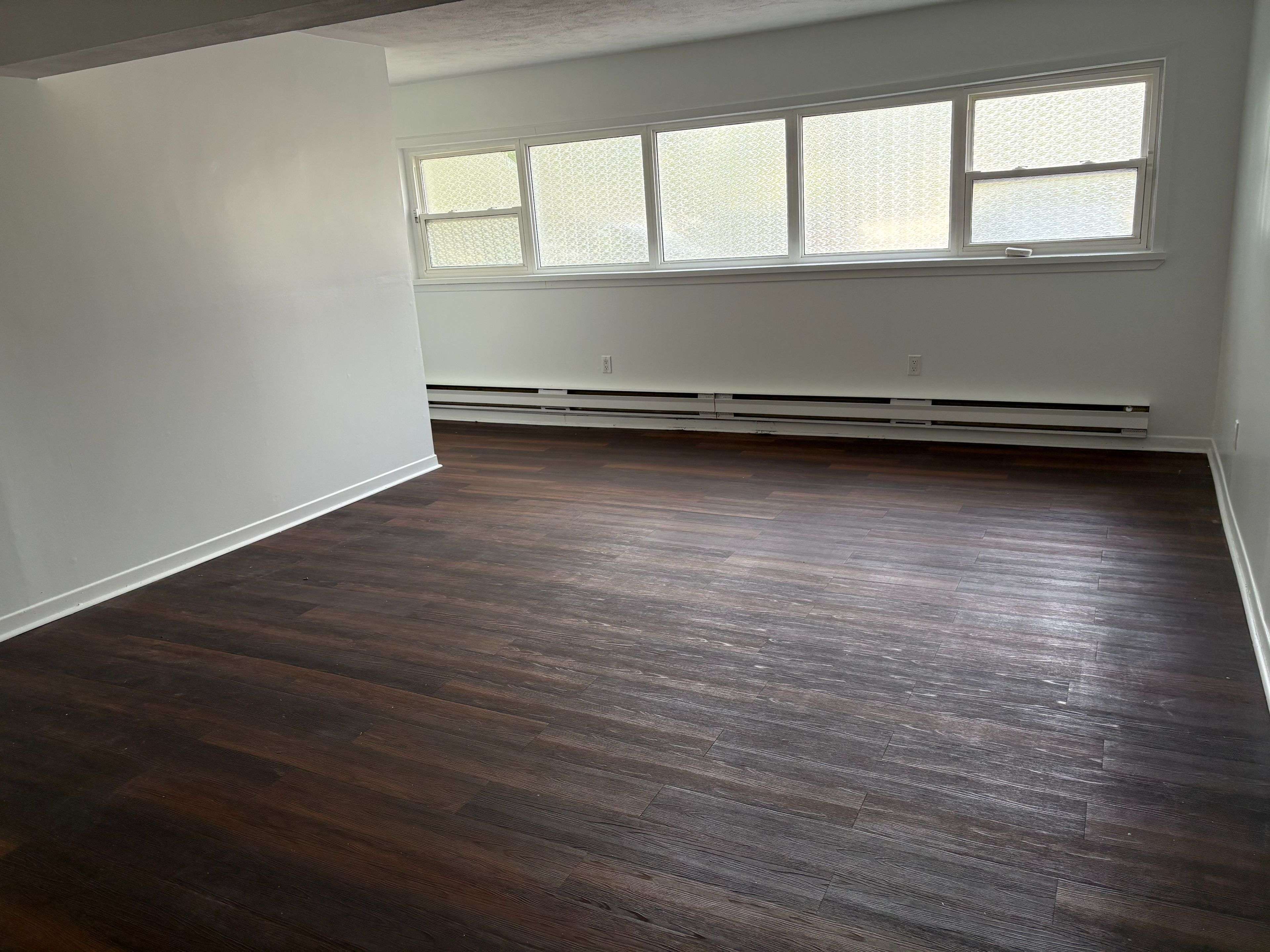 Toronto E10, ON M1E 2R8,4130 Lawrence AVE E