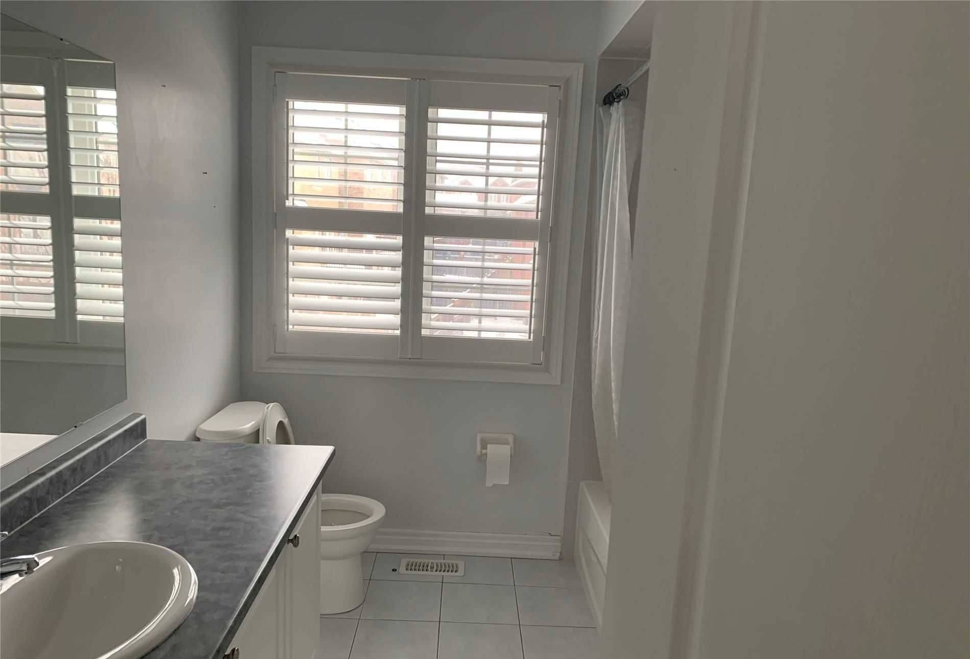 Brampton, ON L6Y 0N9,121 Young DR #Upper