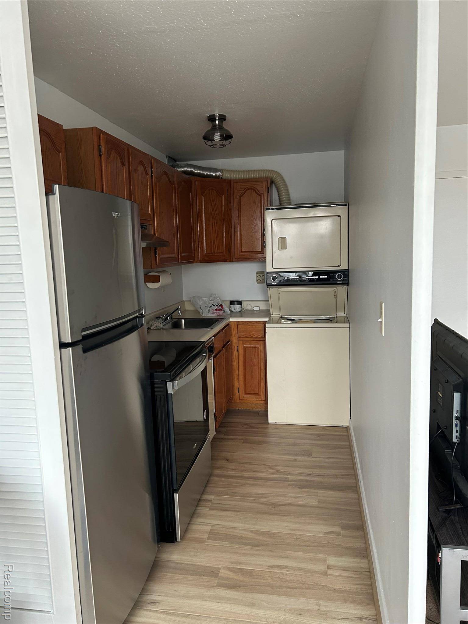 Detroit, MI 48214,8900 E Jefferson AVE #323