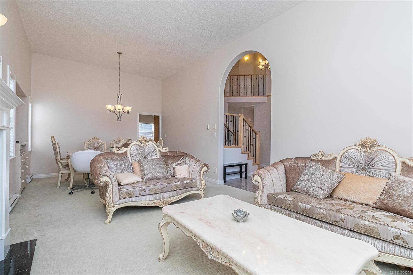 Saanich, BC V8N 6N1,1734 Mamich Cir