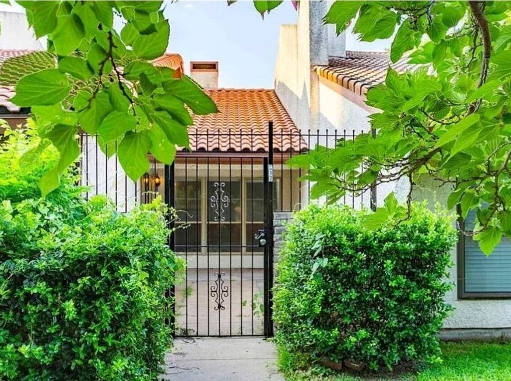 Irving, TX 75062,817 W Rochelle Road