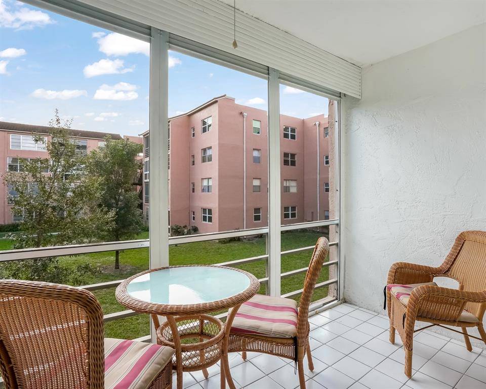 Lauderdale Lakes, FL 33311,2851 Somerset Dr #205