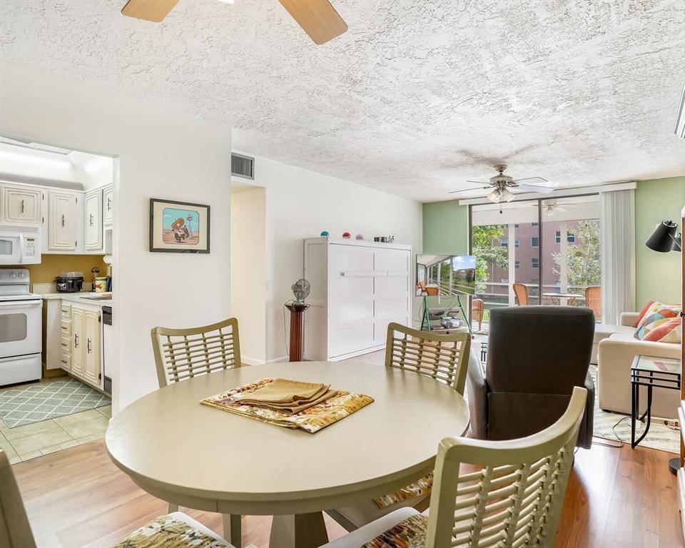 Lauderdale Lakes, FL 33311,2851 Somerset Dr #205