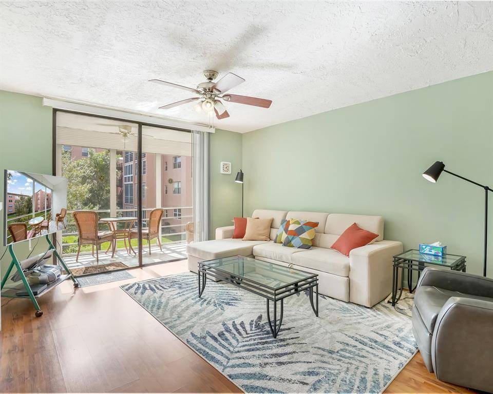 Lauderdale Lakes, FL 33311,2851 Somerset Dr #205