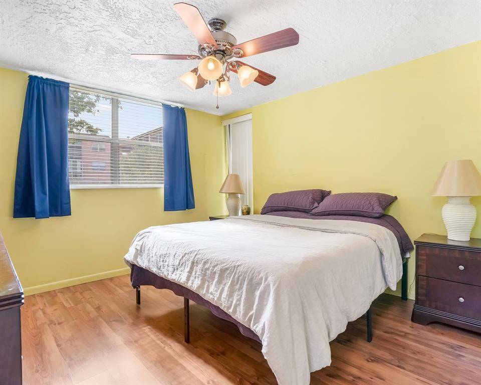 Lauderdale Lakes, FL 33311,2851 Somerset Dr #205