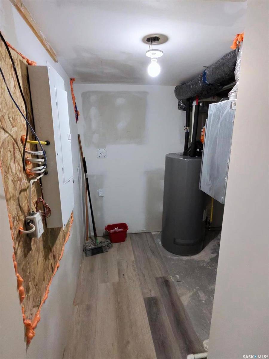 Saskatoon, SK S7L 2Z9,401 S AVENUE N