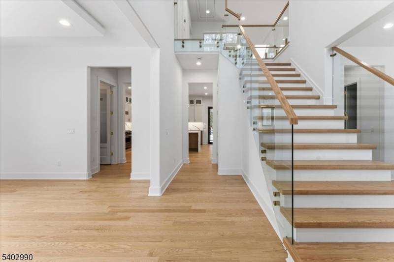 Livingston Twp., NJ 07039,83 Falcon Rd