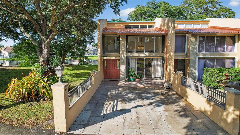 Plantation, FL 33324,721 E Coco Plum Cir #5