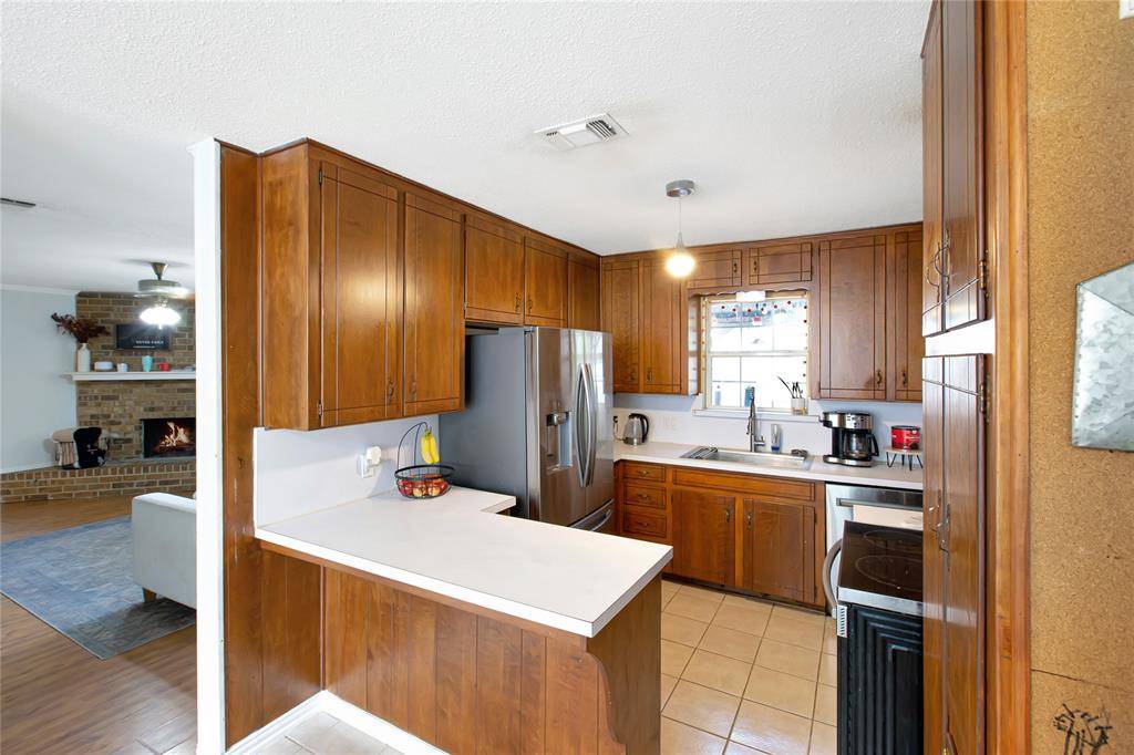 Hurst, TX 76053,853 Royal Terrace