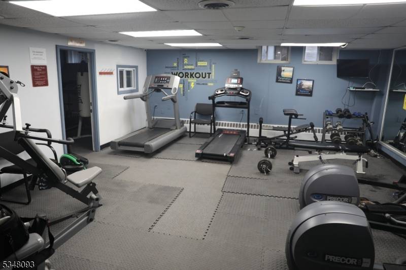 Paterson City, NJ 07514,39 E 39Th St #1E