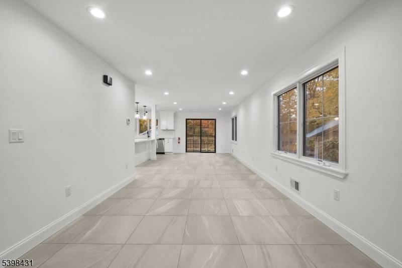 Nutley Twp., NJ 07110,83 Raymond Ave