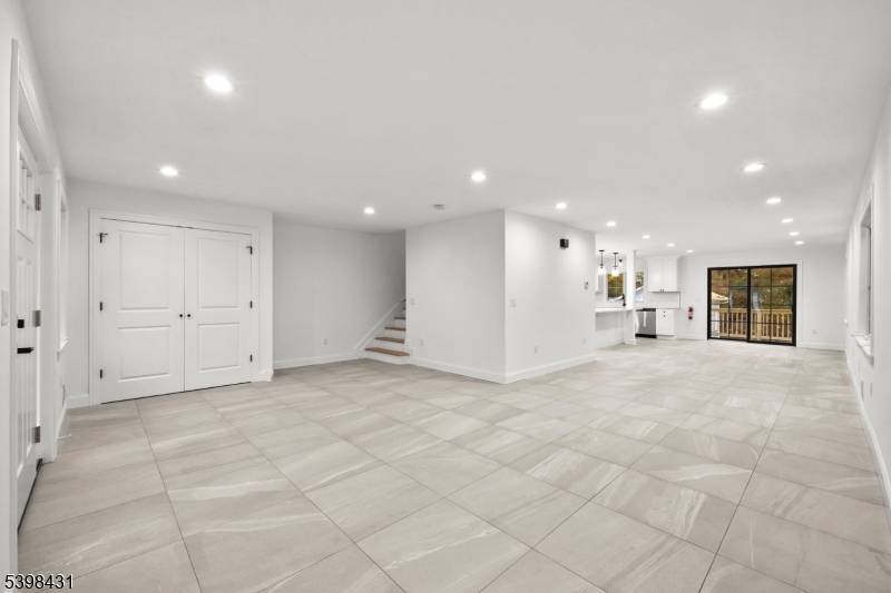 Nutley Twp., NJ 07110,83 Raymond Ave