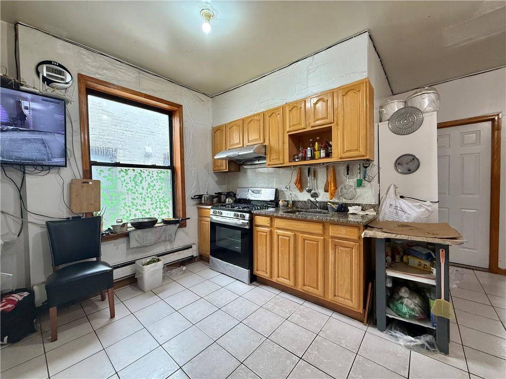 Brooklyn, NY 11220,746 68th ST