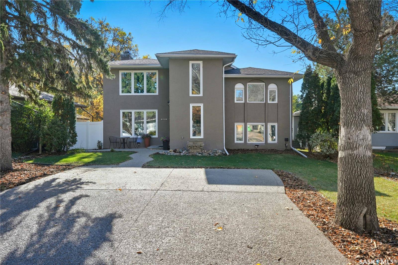 Regina, SK S4S 1E2,2807 Assiniboine AVENUE