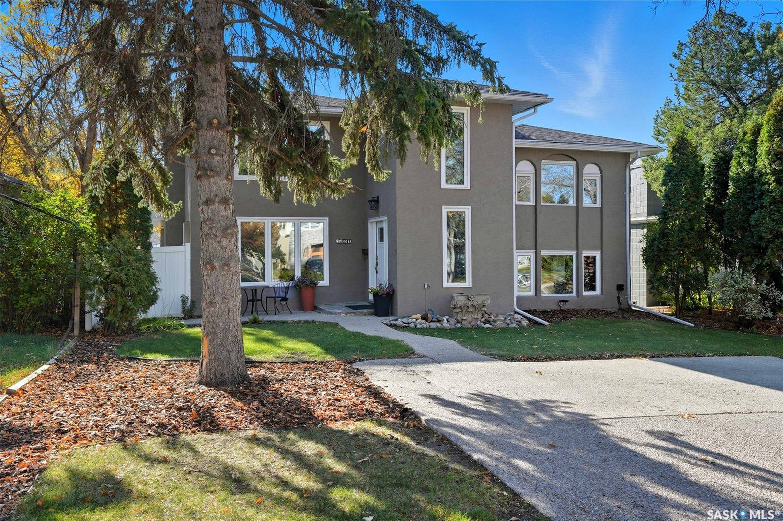 Regina, SK S4S 1E2,2807 Assiniboine AVENUE