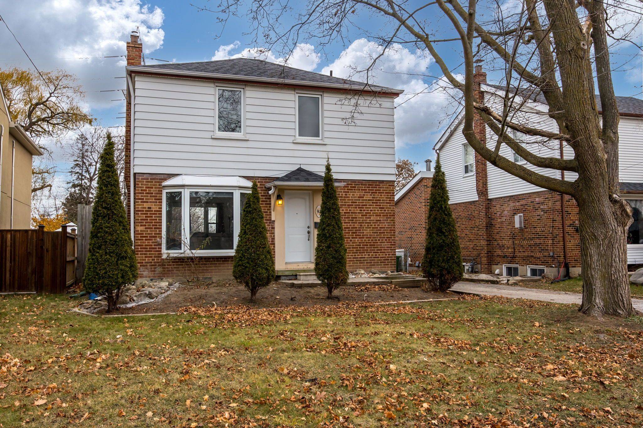 Toronto W08, ON M9B 4H6,93 Ashbourne DR