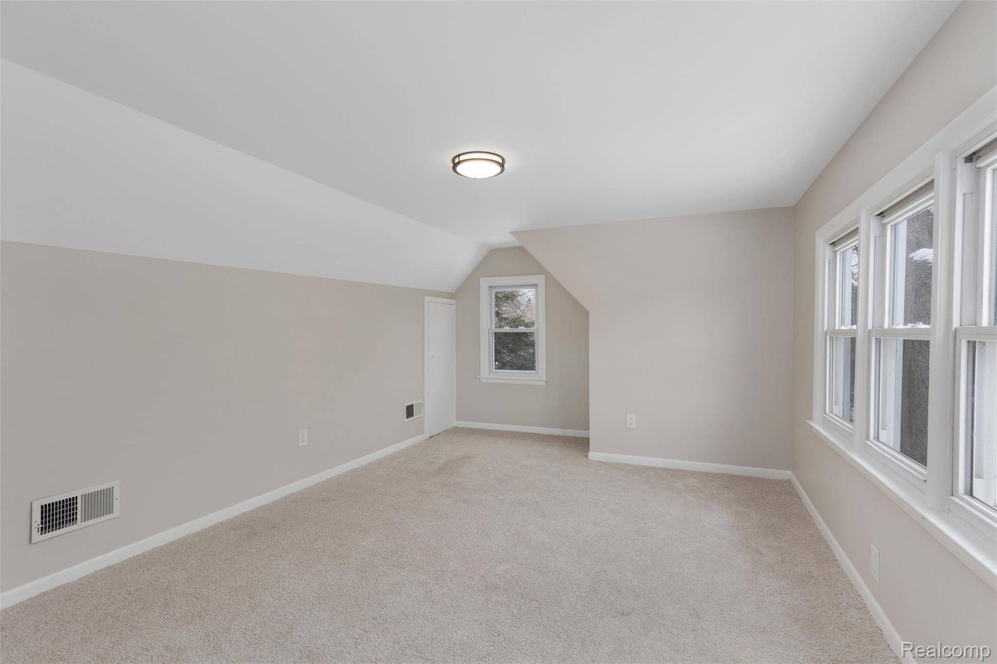 Farmington Hills, MI 48336,21305 Oxford AVE