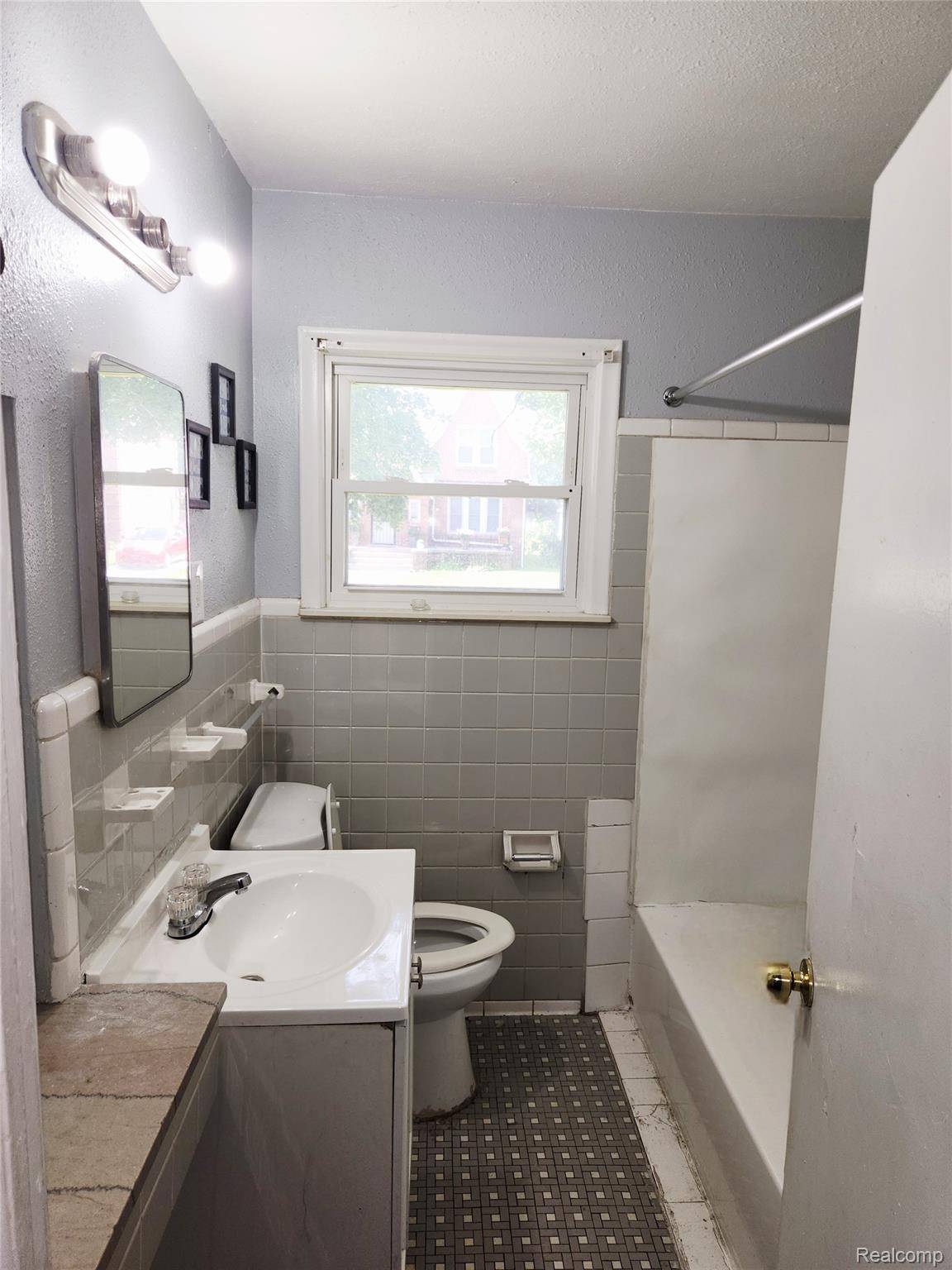 Detroit, MI 48219,17136 Stout ST