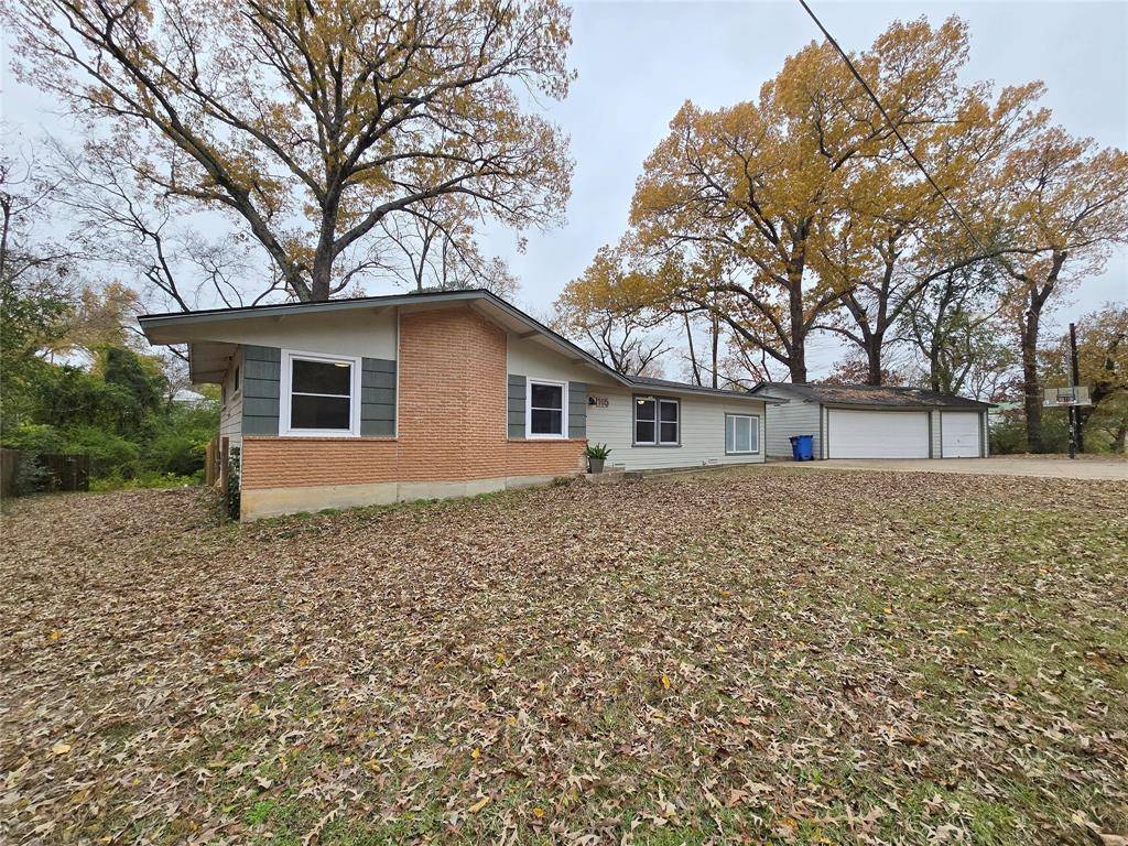 Grand Saline, TX 75140,105 E Cate Street