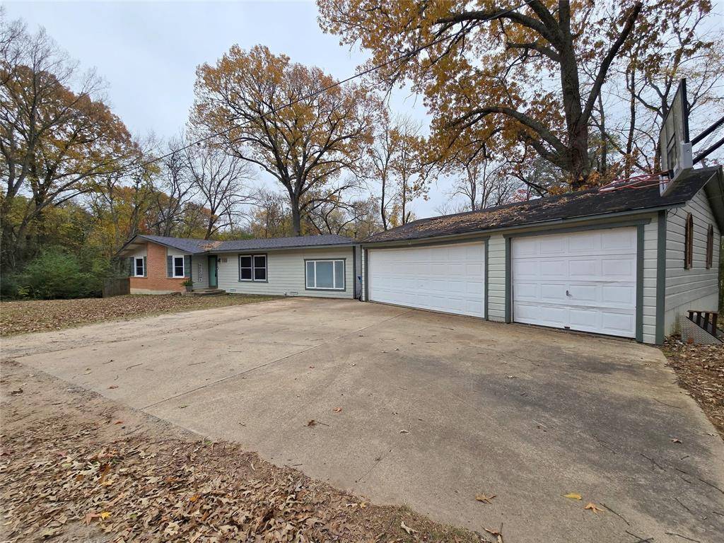 Grand Saline, TX 75140,105 E Cate Street