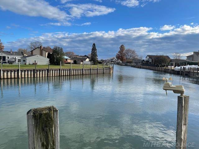 Harrison Twp, MI 48045,38114 Huron Pointe DR