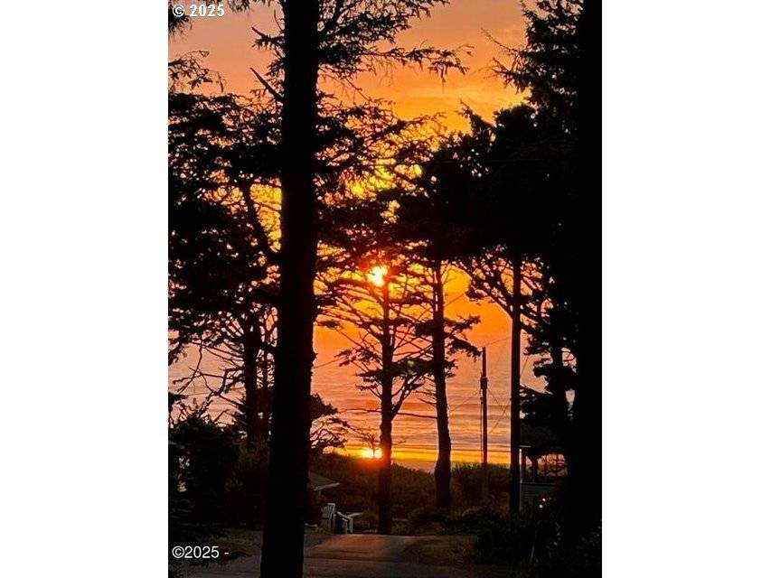 Yachats, OR 97498,3512 HIGHWAY 101