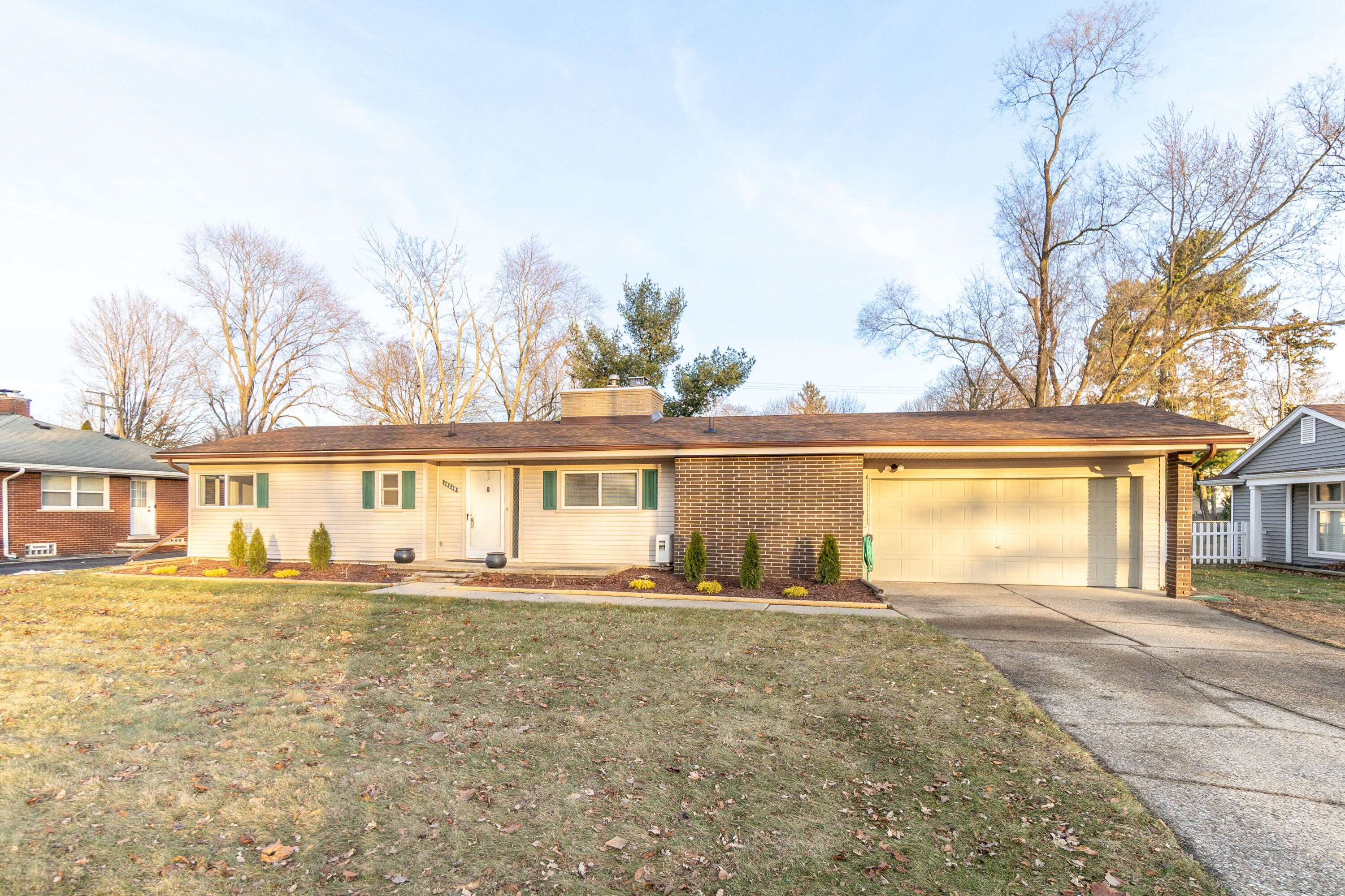 Livonia, MI 48152,18248 Farmington RD