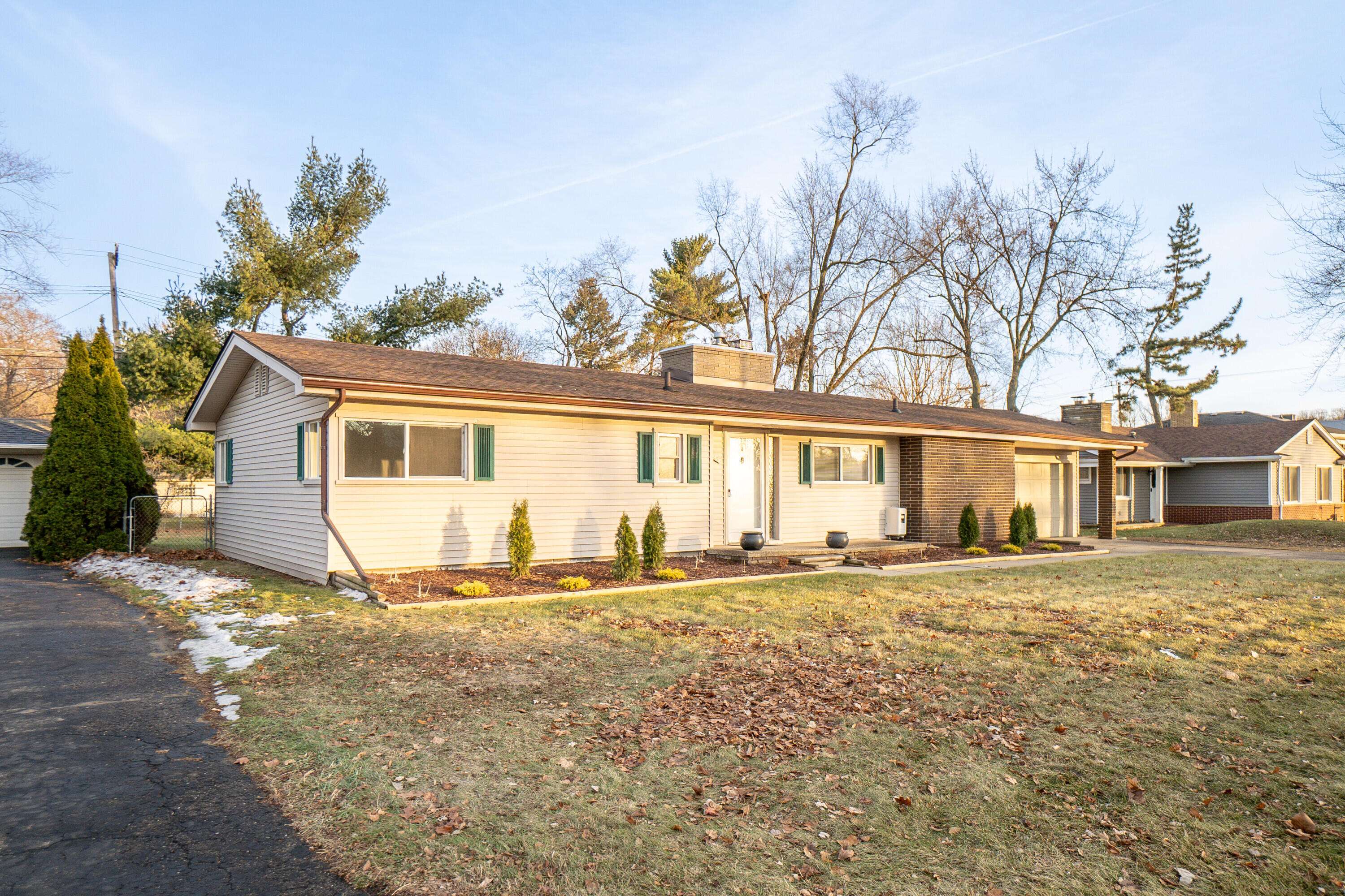 Livonia, MI 48152,18248 Farmington RD