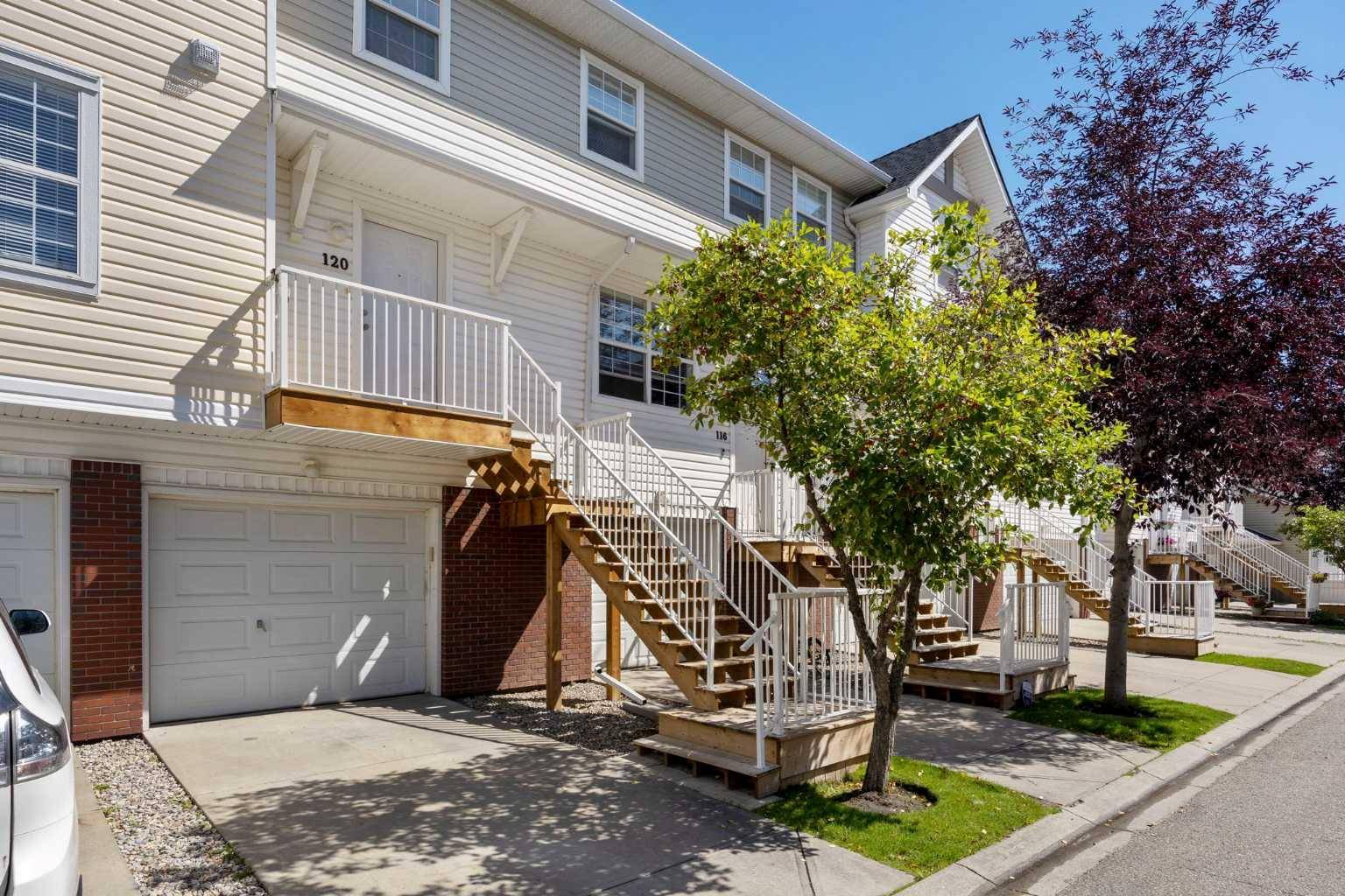 Calgary, AB T2Z 3Y3,120 Prestwick Acres LN SE