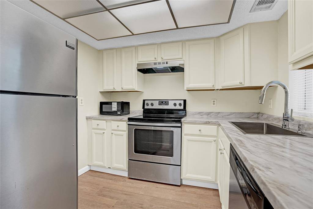 Port St Lucie, FL 34952,1560 SE Royal Green Cir #S 103