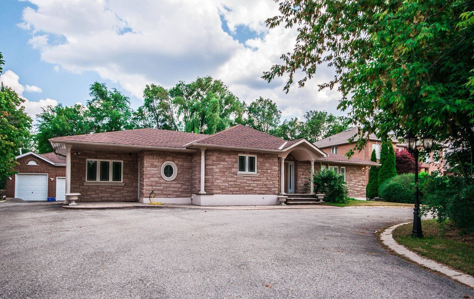 Markham, ON L3R 8G2,85 Lee AVE