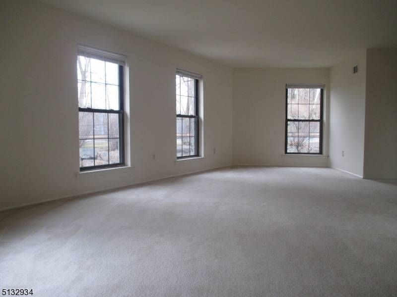 Little Falls Twp., NJ 07424,181 LONG HILL RD. 10-8 #8